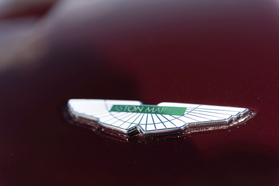 Aston Martin Vantage 7 of 24