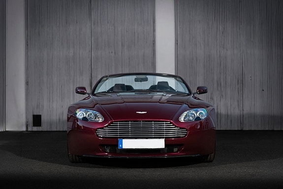 Aston Martin Vantage 4 of 5