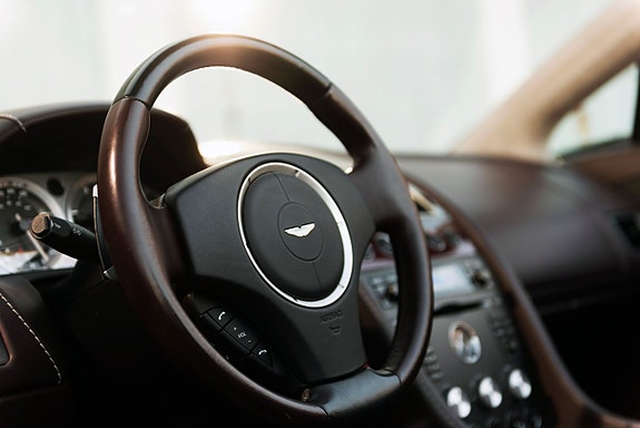 Aston Martin Vantage 17 of 24