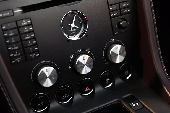 Aston Martin Vantage 21 of 24