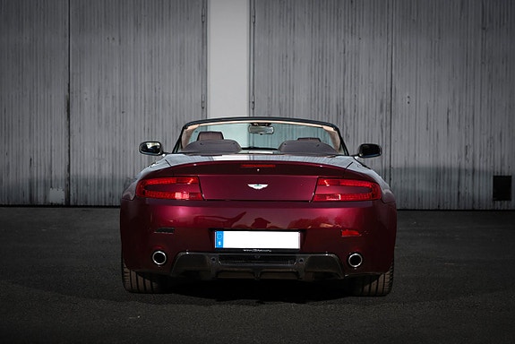Aston Martin Vantage 5 of 5