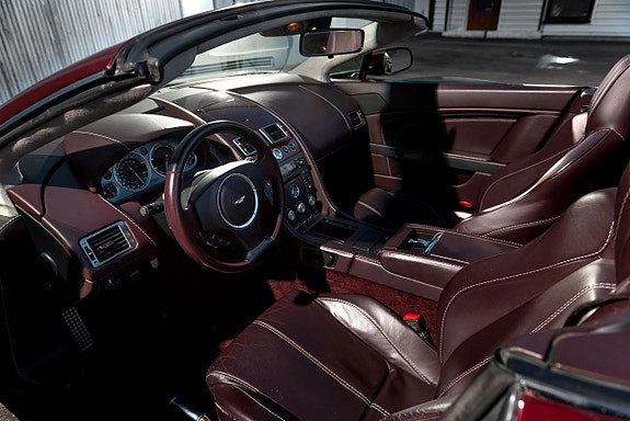 Aston Martin Vantage 9 of 24