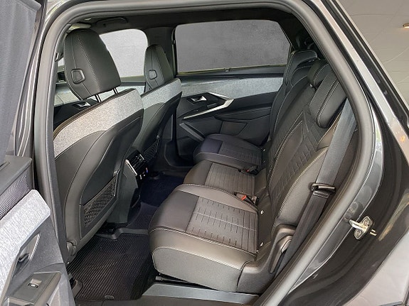 Peugeot e-5008 4 of 5