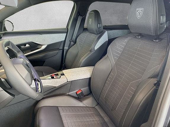 Peugeot e-5008 3 of 5