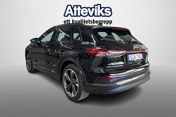 Audi Q4 e-tron 4 of 5