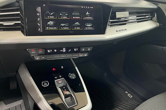 Audi Q4 e-tron 12 of 14