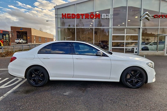 Mercedes-Benz E220 11 of 15