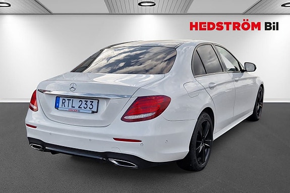 Mercedes-Benz E220 3 of 5