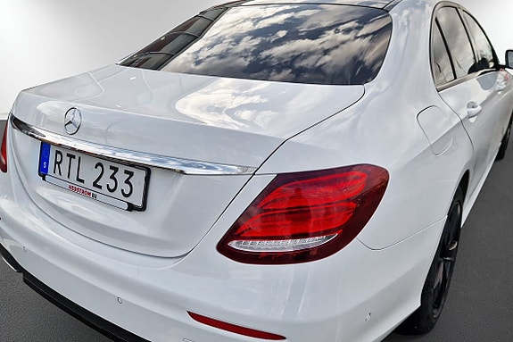 Mercedes-Benz E220 9 of 15