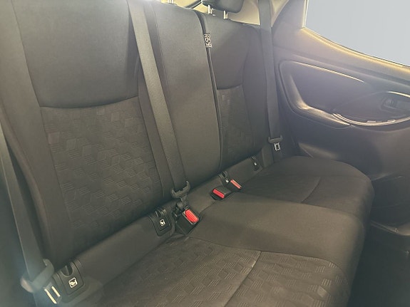 Toyota Yaris 7 of 23