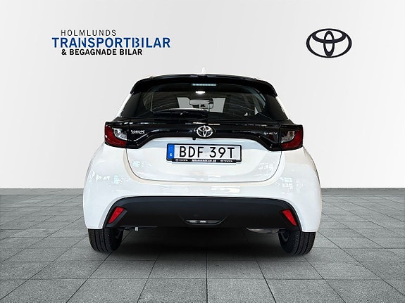 Toyota Yaris 4 of 23
