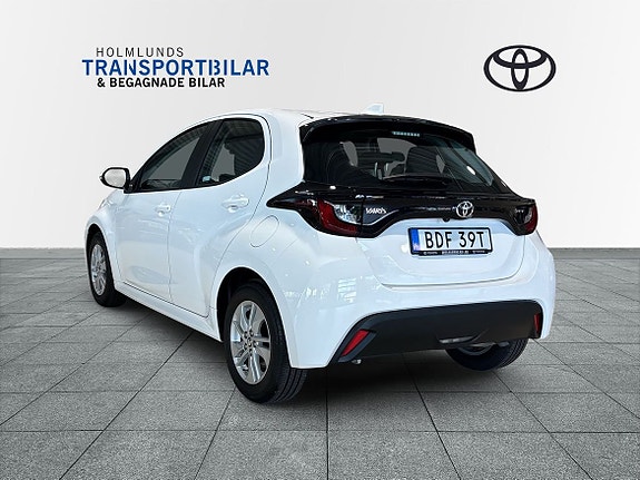 Toyota Yaris 2 of 23
