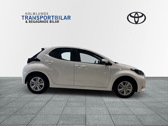 Toyota Yaris 17 of 23