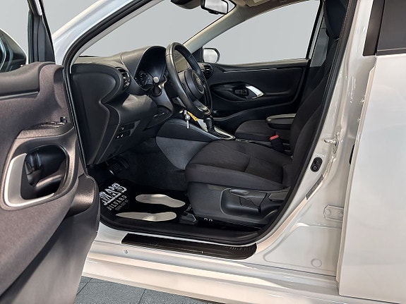 Toyota Yaris 12 of 23