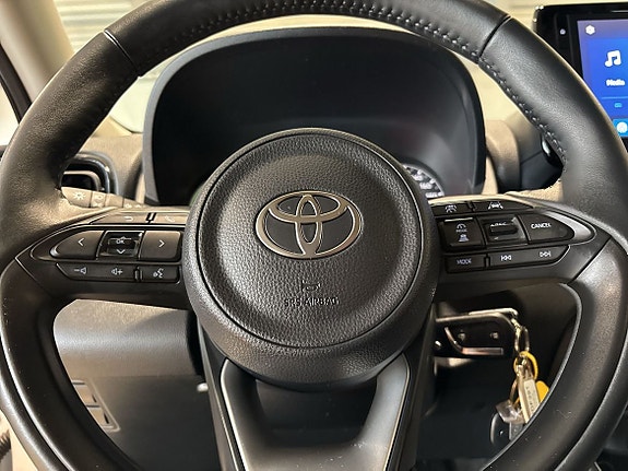 Toyota Yaris 13 of 23