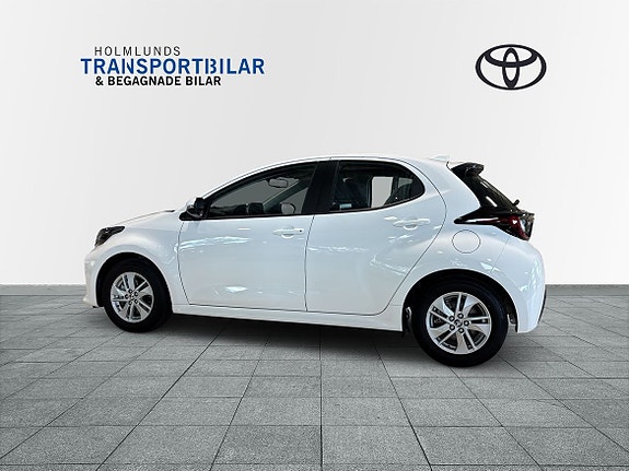 Toyota Yaris 3 of 23