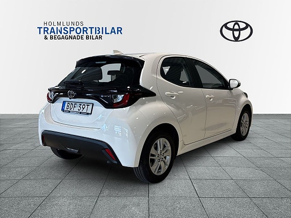 Toyota Yaris 18 of 23
