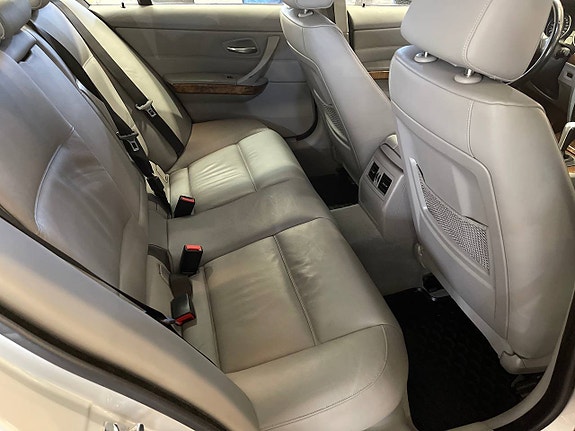 BMW 325i 10 of 13