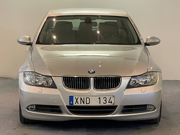 BMW 325i 2 of 13
