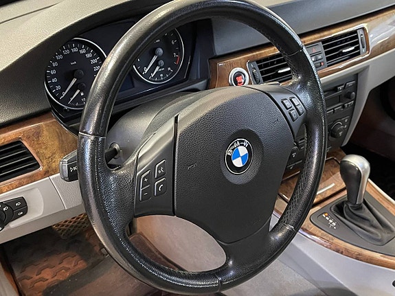 BMW 325i 11 of 13