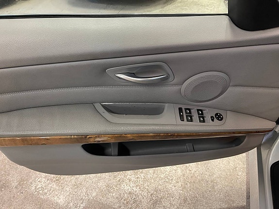 BMW 325i 7 of 13