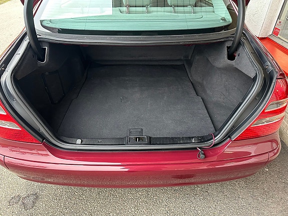 Mercedes-Benz E220 7 of 13