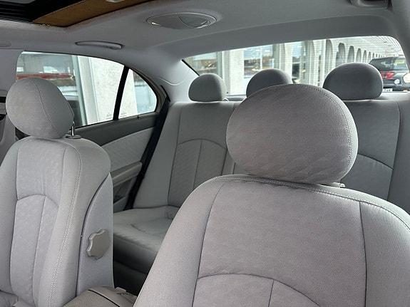 Mercedes-Benz E220 13 of 13