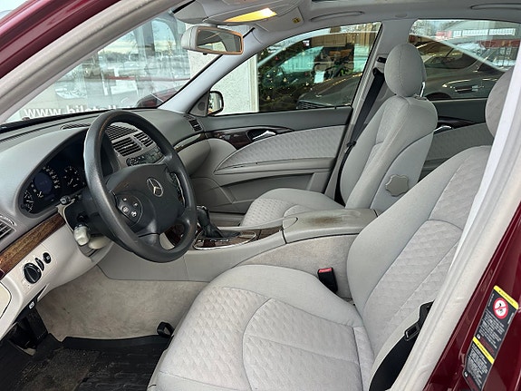 Mercedes-Benz E220 12 of 13