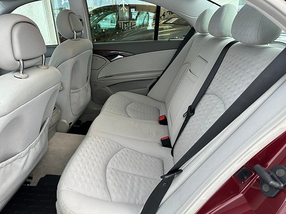 Mercedes-Benz E220 6 of 13