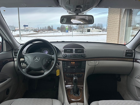 Mercedes-Benz E220 5 of 5