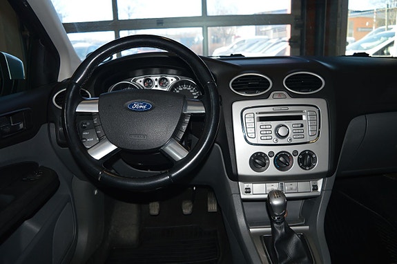 Ford Focus 9 of 19