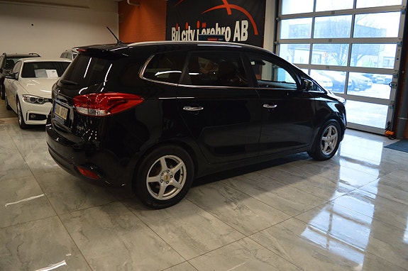 Kia Carens 5 of 20