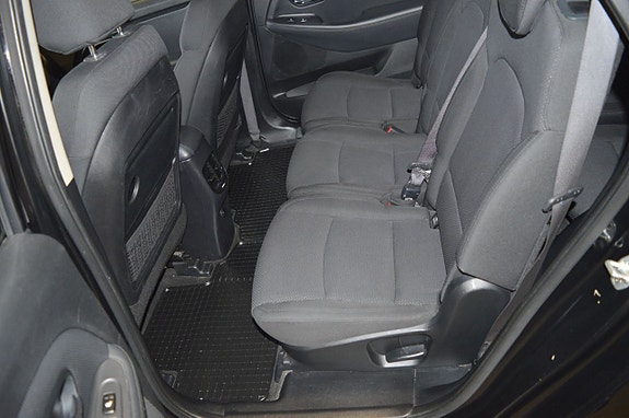 Kia Carens 17 of 20