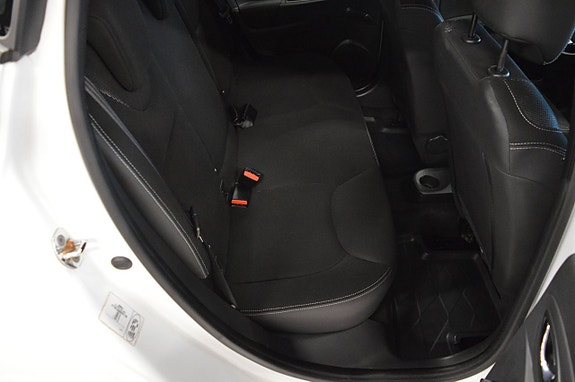 Renault Clio 16 of 19
