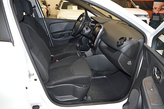 Renault Clio 14 of 19