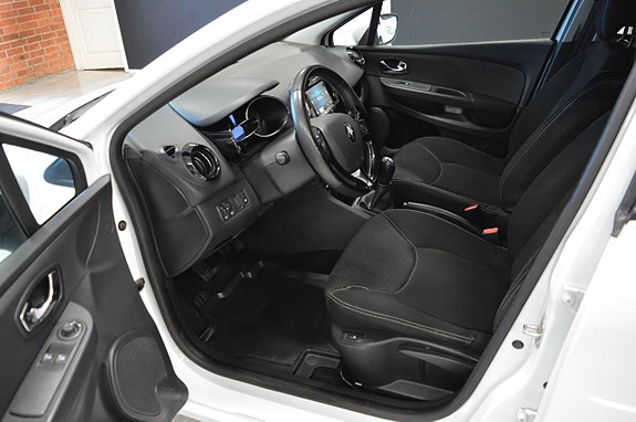 Renault Clio 15 of 19