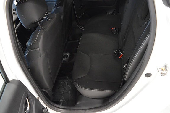 Renault Clio 17 of 19