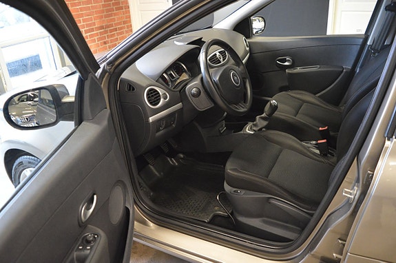 Renault Clio 14 of 19