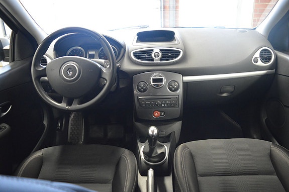 Renault Clio 18 of 19