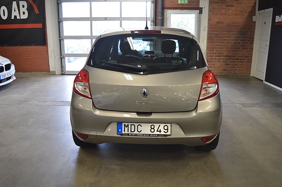Renault Clio 12 of 19