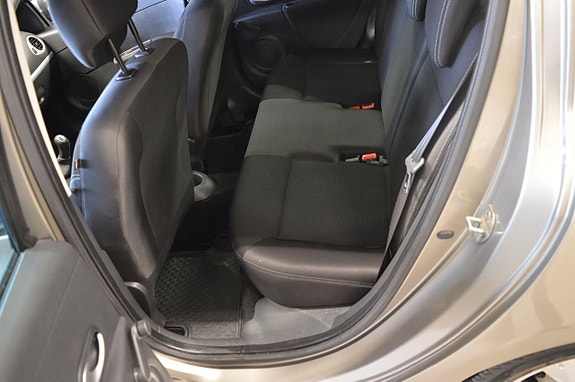 Renault Clio 17 of 19