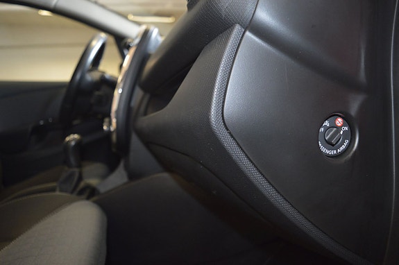 Renault Clio 18 of 20