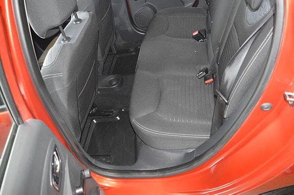 Renault Clio 17 of 20
