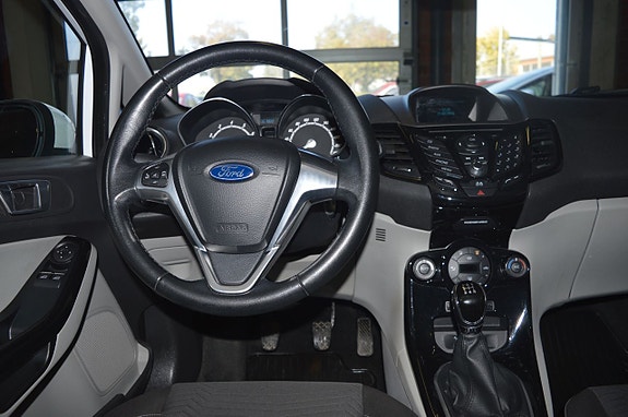 Ford Fiesta 11 of 21