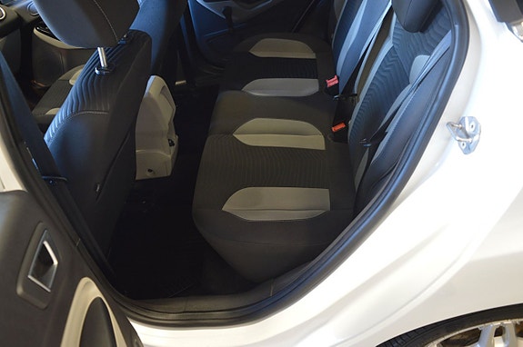 Ford Fiesta 19 of 21