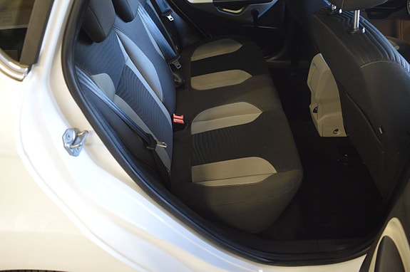 Ford Fiesta 18 of 21