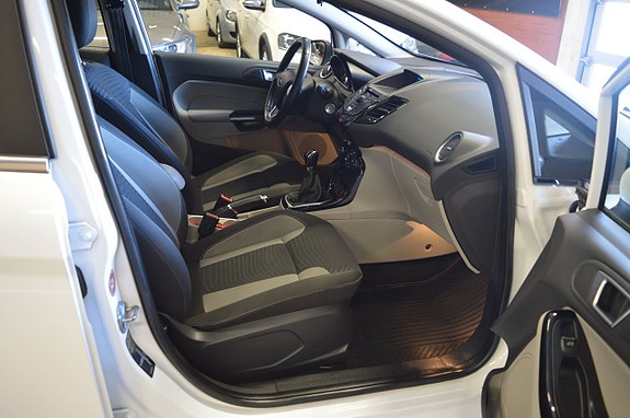Ford Fiesta 17 of 21