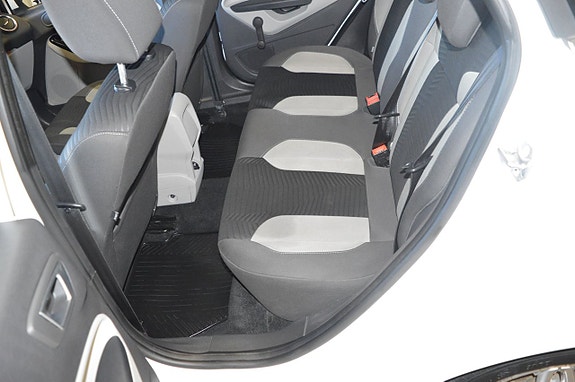 Ford Fiesta 8 of 21