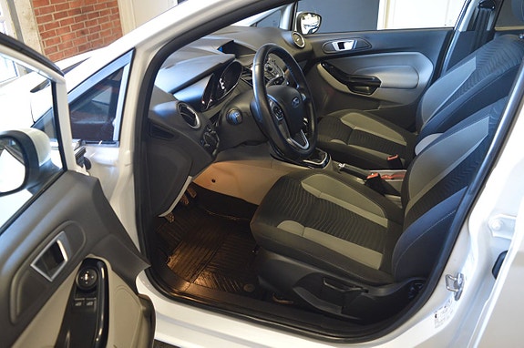 Ford Fiesta 16 of 21