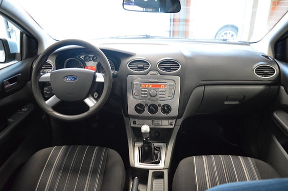 Ford Focus 9 of 18